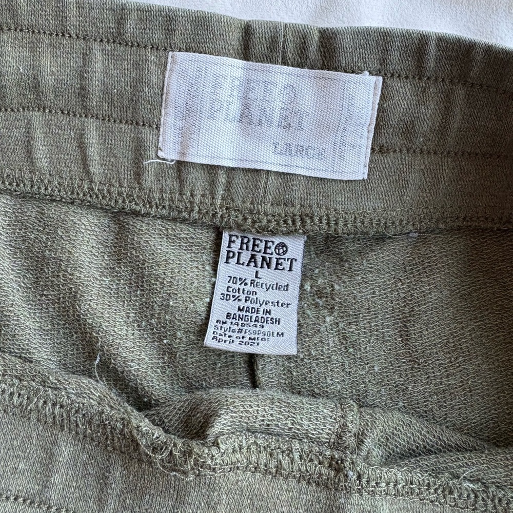 Free Planet Olive Athletic Men's Shorts Large - Picture 2 of 4